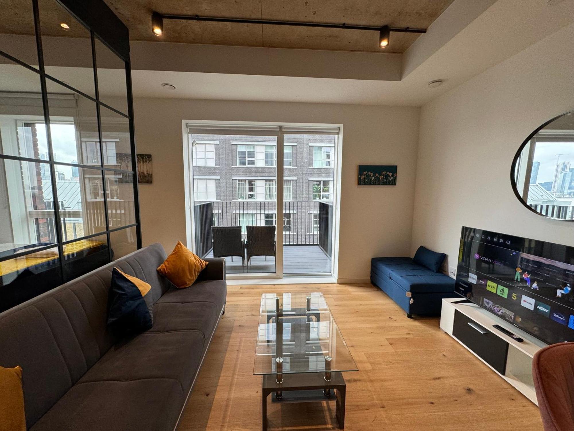 London Luxury Flat With Balcony, River View, O2 Arena, Excel, Canary Wharf, Station Daire Dış mekan fotoğraf