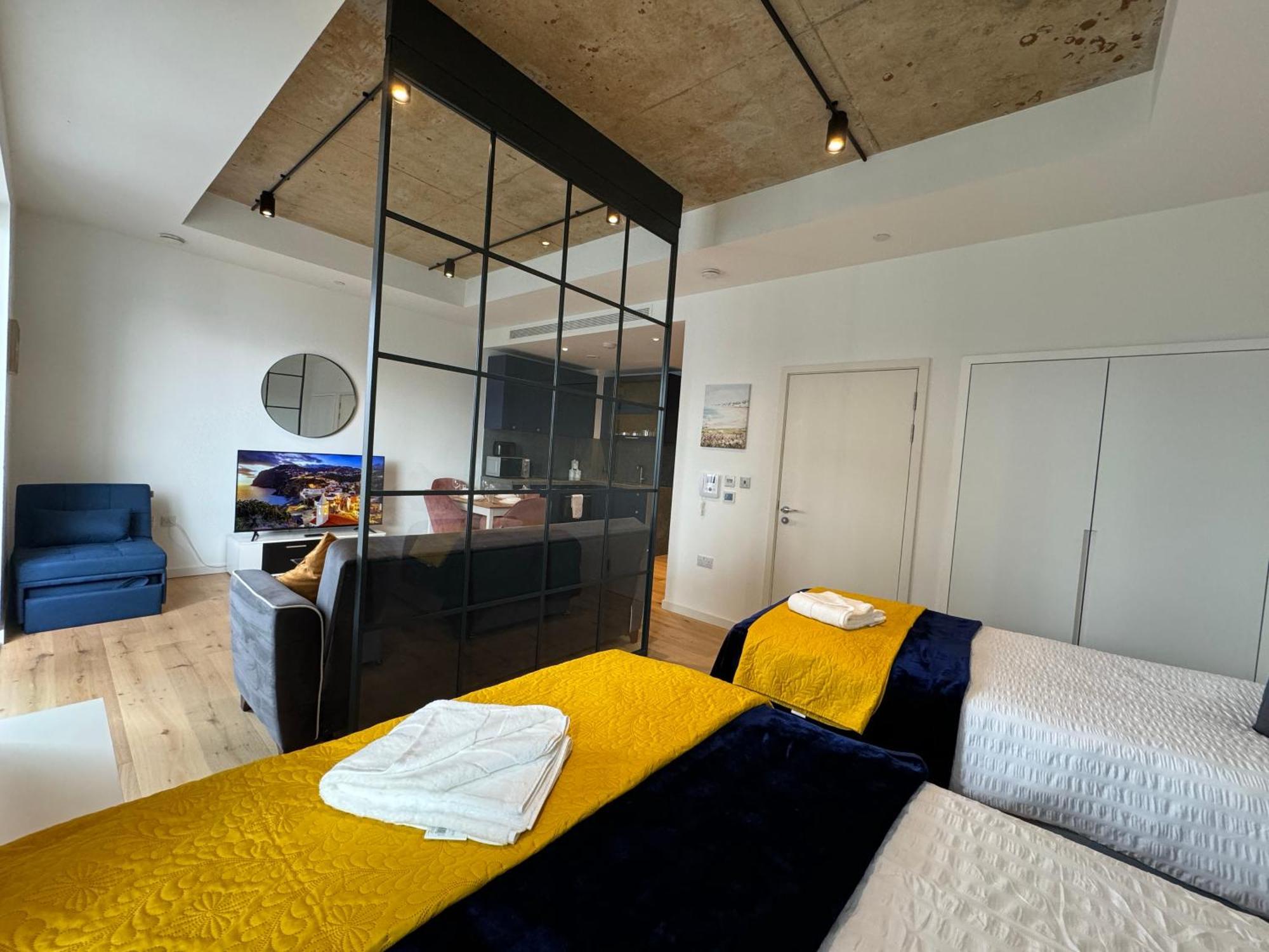London Luxury Flat With Balcony, River View, O2 Arena, Excel, Canary Wharf, Station Daire Dış mekan fotoğraf