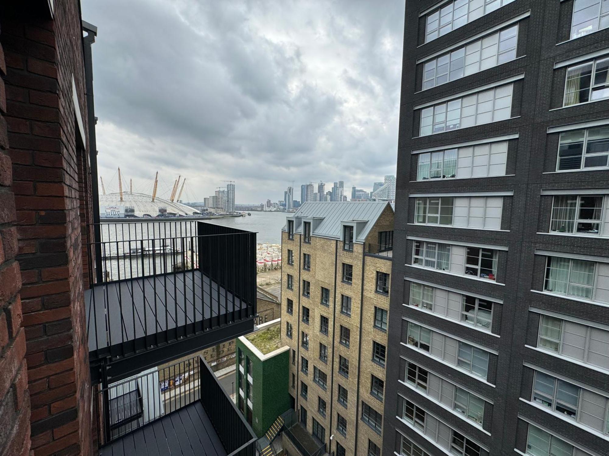 London Luxury Flat With Balcony, River View, O2 Arena, Excel, Canary Wharf, Station Daire Dış mekan fotoğraf